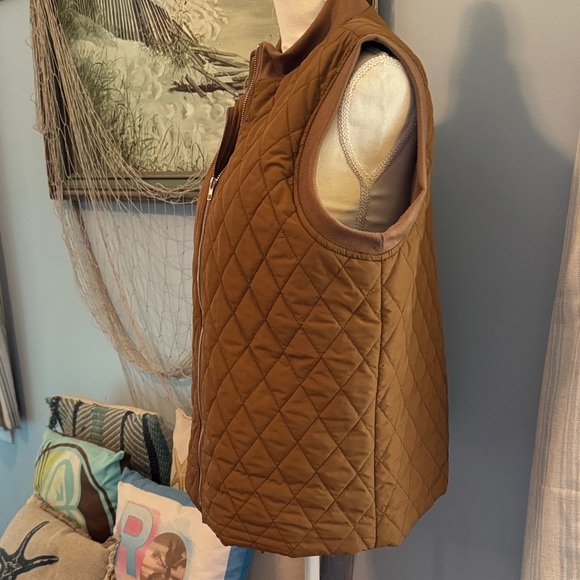 SHEIN Tan Quilted Vest - Picture 2 of 4